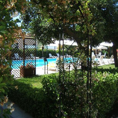 Hotel Apuana مارينا دي بييتراسانْت المظهر الخارجي الصورة