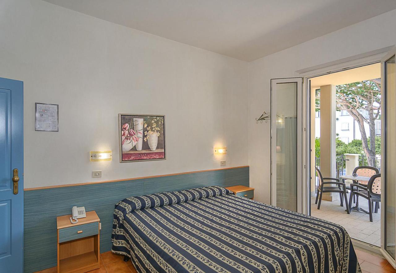 Hotel Apuana مارينا دي بييتراسانْت المظهر الخارجي الصورة