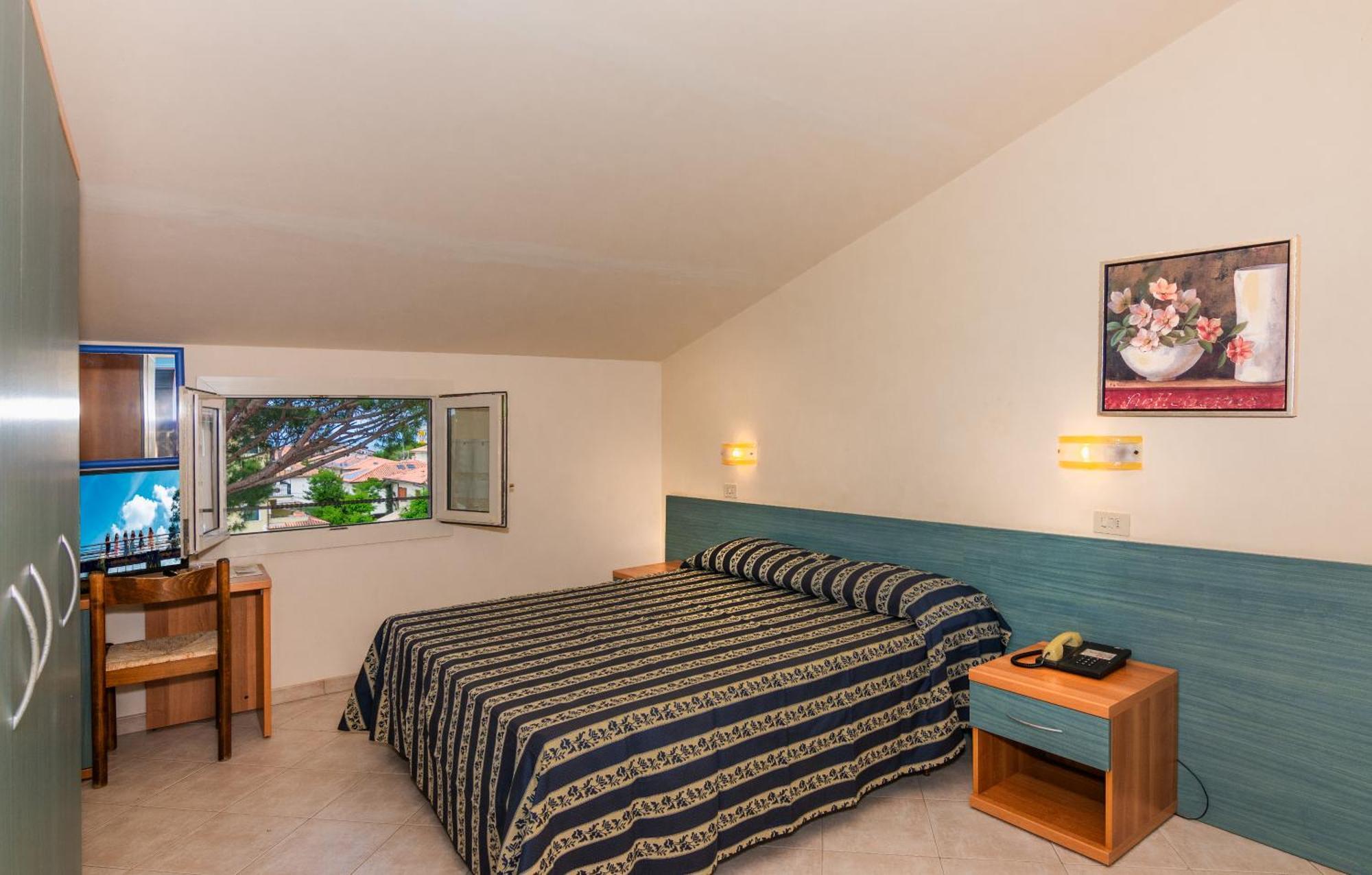 Hotel Apuana مارينا دي بييتراسانْت المظهر الخارجي الصورة