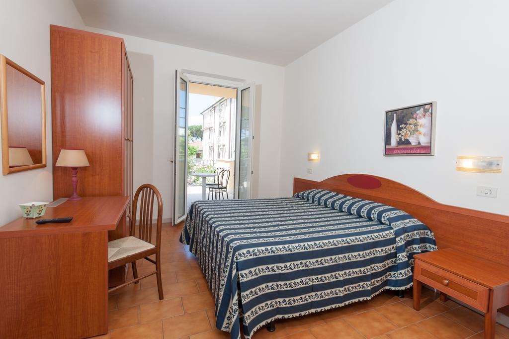 Hotel Apuana مارينا دي بييتراسانْت المظهر الخارجي الصورة