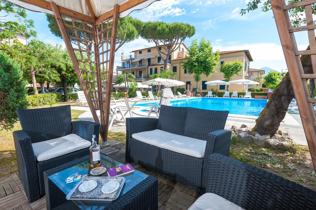 Hotel Apuana مارينا دي بييتراسانْت المظهر الخارجي الصورة